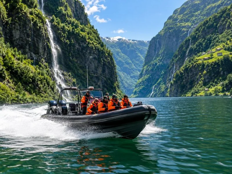 Expérience en RIB dans le Nærøyfjord et cascades au départ de Flåm